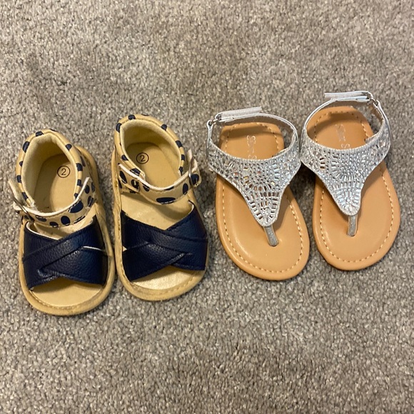Set of two baby girl sandals; size 2 - Picture 1 of 6